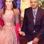 Mawra Hocane Instagram - may you always be the happiest & funniest person in every room.. I’ve learnt from youuuuu to always find joy in little things & laugh through the hardest of times… love you x Happy birthday daddy dearest! 🎂🌟🧚🏻🎉🥰💕