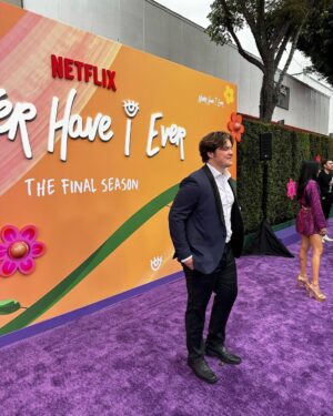 Maxwell Acee Donovan Instagram - Never Have I Ever 🏄‍♂️🕺 

Me at the after party: 🦟🦗🦟🦗🦟🕺🕺

#neverhaveiever #netflix