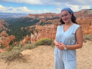 Maxwell Acee Donovan Instagram - HAPPY EARTH DAY! This is from a trip we took last summer to Bryce Canyon National Park! We are constantly in awe of the beauty of nature. Please help us help Earth by making a donation this Earth Day. 🌍💙 Link in bio! #EarthDay #NaturesNegotiators #BryceCanyon #EarthsBeauty #Preservation 

(Regarding the last video: we love Earth so much we snuck our cat into a national park so she could enjoy it too! Donate, donate now. Or else the cat gets it.)

(Also also, don’t mention that my sister posted this before me cause she’ll say I’m not as cool as her 😐)