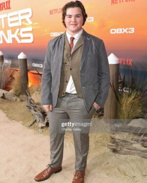 Maxwell Acee Donovan Instagram - @obx premiere was seriously the coolest night ever 🤘 

Also to everyone who I saw all night and somehow didn’t get pics with, I LOVE YALL WE NEED MORE PICTURES 😭

#obx #netflix