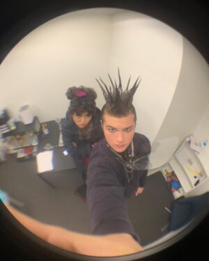 Maxwell Acee Donovan Instagram - Hey siri, shuffle Jane’s Addiction

#that90sshow