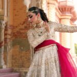 Maya Ali Instagram - 🌹🌹 @mohsin.naveed.ranjha @mohsin.ranjha_dino @muzammilgarewal @allurebymht @yash645 @sunil_mua #mnr #mnrdesignstudio #mayaali #mohsinnaveedranjha #festiveunstitched #zarlishbymohsinnaveedranjha #womenempowerment #talpurdynasty