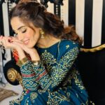Maya Ali Instagram - Lahore Da Alkaram… 🦋 So happy and proud to see my Alkaram family getting bigger. Go and explore it!! 😊 @alkaramstudio @ayanamir.thestylist #LahoreDaAlkaramStudio #NEMStoreLaunchEvent #AlkaramStudioLahore