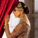 Maya Ali Instagram - Surkh | Bridals 2024 The "Surkh" collection pays homage to the royal voyage of classic red bridals inspired by luxury celebrating the enchanting myths and tales of the subcontinent told through threads and finest craftsmanship of the artisans imbibing seamless fusion of edgy classicism and elegant modernity. The adorned modern bride of today twirls like a dervish spellbound quintessentially by tunes of eternal love, traditions, and hope. Each ensemble is magistically laden with age-old techniques and tankaas of embellishment. The regal drapery adds grandeur and paints a flawless realm of festivity and glamour. Launching on 19th October Muse: @official_mayaali Styling: @sararohaleasghar Photography: @azeemsaniofficial Videographer: @muzammilgarewal Makeup: @ayanamir.thestylist Jewellery: @farhatalijewellers Art Direction: @saadamjed16 Coordination: @naheedqaziofficial #SRA #SaraRohaleAsghar #pakistanicouture #weddings #Bridals2024 #SurkhCollection #weddingwear #pakistaniwedding #fashionista #traditional #bridestoday #festive #couture