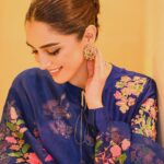 Maya Ali Instagram - 🦋🦋 @hussainrehar.official @hamnaamirjewelry #shaukatKhanumKarachi #FundRaising #LetsMakeItHappen Louisville, Kentucky