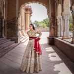 Maya Ali Instagram - Combination of History, grandeur and Empowerment. So Happy to be part of a campaign by @mohsin.naveed.ranjha which is not only about royalty, grandeur and clothes, its also about empowerment as all the proceeds from Mohsin's new collection Zarlish volume 4 is going to Bibi Munazza foundation for the education of Young girls 📖✨ @mohsin.ranjha_dino Photography: @shahbazshaziofficial Jewellery: @allurebymht Styling: @yash645 Hair & Mua: @sunil_mua #mnr #mnrdesignstudio #mohsinnaveedranjha #mayaali #festiveunstitched #zarlishbymohsinnaveedranjha #womenempowerment #talpurdynasty
