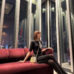 Mayu Sugieda Instagram - ☺︎ 写真を振り返ってみると… 東京タワーが映り込んでいる！ 何度見ても、とても綺麗で大好き🗼💕 黒を着たい！気分だった日😉 小物達の柄も好みなものばかり。 友達と晩御飯を食べ終わった後に… 張り切って、わざわざパンケーキを食べに行ったのは そういう日もある🫢ということで🥞(笑) #東京タワー #ootd #outfit #ファッション #私服 #黒 #柄 #小物 #女子会 #晩御飯 #パンケーキ #関西弁 #笑 Tokyo Japan