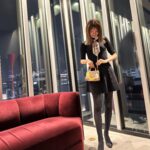 Mayu Sugieda Instagram - ☺︎ 写真を振り返ってみると… 東京タワーが映り込んでいる！ 何度見ても、とても綺麗で大好き🗼💕 黒を着たい！気分だった日😉 小物達の柄も好みなものばかり。 友達と晩御飯を食べ終わった後に… 張り切って、わざわざパンケーキを食べに行ったのは そういう日もある🫢ということで🥞(笑) #東京タワー #ootd #outfit #ファッション #私服 #黒 #柄 #小物 #女子会 #晩御飯 #パンケーキ #関西弁 #笑 Tokyo Japan