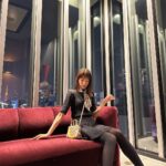 Mayu Sugieda Instagram - ☺︎ 写真を振り返ってみると… 東京タワーが映り込んでいる！ 何度見ても、とても綺麗で大好き🗼💕 黒を着たい！気分だった日😉 小物達の柄も好みなものばかり。 友達と晩御飯を食べ終わった後に… 張り切って、わざわざパンケーキを食べに行ったのは そういう日もある🫢ということで🥞(笑) #東京タワー #ootd #outfit #ファッション #私服 #黒 #柄 #小物 #女子会 #晩御飯 #パンケーキ #関西弁 #笑 Tokyo Japan