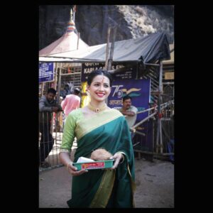 Mayuri Wagh Instagram - एकवीरा आईचा उदो उदो. . . 🙏🏼
एकवीरा आईच्या आशीर्वादाने आजपासून नवीन प्रवासाला सुरूवात करतेय..
'आशीर्वाद तुझा एकवीरा आई.'
आजपासून सोम - शनि, रात्री 8 वाजता. 
सोनी मराठी वाहिनीवर…❣️
.
.
.
#आशीर्वादतुझाएकवीराआई #AshirwadTuzaEkveeraAai #सोनीमराठी #sonymarathi #starting #today #newshow #newjourney #excited #happy #believe #magic #positivevibes #happylife #happyface #happysoul #mayuriwagh #marathiactress