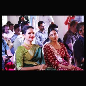 Mayuri Wagh Instagram - 'आशीर्वाद तुझा एकवीरा आई' 
पत्रकार परिषद ..❣️ 
.
.
.
#ashirwadtuzaekviraaai #pressconference #ekviraaai #positivity #blessed #promotiondiaries #actorslife #newshow #promotion #newbegining #sonymarathi #positivevibes #happyfaces #happysoul #mayuriwagh #marathiactress