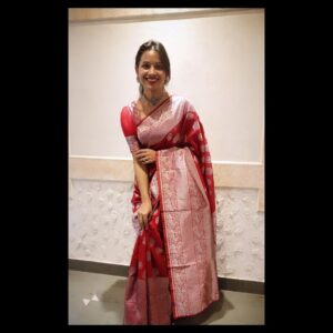 Mayuri Wagh Instagram - Vibe speaks louder than the words…❣️🧿
.
.
.
#goodvibes #positivevibes #happy #shine #glow #saree #love #traditional #happyface #happylife #happysoul #mayuriwagh #marathiactress