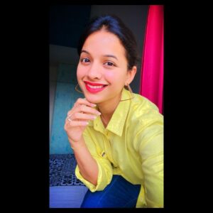 Mayuri Wagh Instagram - sois belle à ta façon ..❣️
.
.
.
#bebeautiful #beyou #selflove #happyface #glow #positivevibes #redlipstick #happylife #happysoul #mayuriwagh