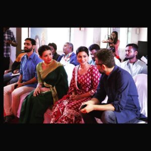 Mayuri Wagh Instagram - 'आशीर्वाद तुझा एकवीरा आई' 
पत्रकार परिषद ..❣️ 
.
.
.
#ashirwadtuzaekviraaai #pressconference #ekviraaai #positivity #blessed #promotiondiaries #actorslife #newshow #promotion #newbegining #sonymarathi #positivevibes #happyfaces #happysoul #mayuriwagh #marathiactress