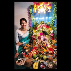 Mayuri Wagh Instagram - गणपती बाप्पा मोरया…🙏🏼
Day 1
.
Stylist: @piyushakhanvilkar 

Jewellery: @maherfashion.com__ 
.
.
#ganpatibappamorya #ganpatifestival #sareelove #tradition #traditionalwear #festivewear #festiveseason #happy #positivevibes #marathiactress #mayuriwagh