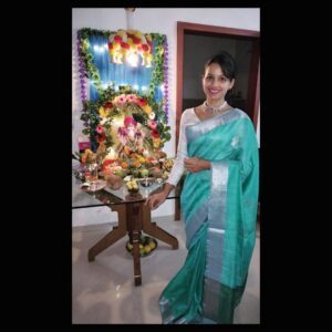 Mayuri Wagh Instagram - गणपती बाप्पा मोरया…🙏🏼
Day 1
.
Stylist: @piyushakhanvilkar 

Jewellery: @maherfashion.com__ 
.
.
#ganpatibappamorya #ganpatifestival #sareelove #tradition #traditionalwear #festivewear #festiveseason #happy #positivevibes #marathiactress #mayuriwagh