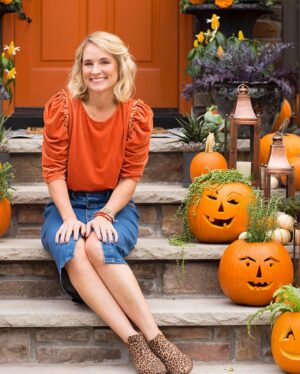 Meaghan B. Murphy Instagram - Pick my Halloween 🎃 headshots 📸:
A. Awkwardly holding a pumpkin
B. Aggressively putting my thumbs in my pockets
C. Chillin’ on the stoop in a denim jumpsuit that is cute until you have to pee
D. Hands on your knees, hands on your knees—isn’t that from a party song?!? 

#halloween #halloweenheadquarters #headshots #editorsletter #halloweenqueen #headshot