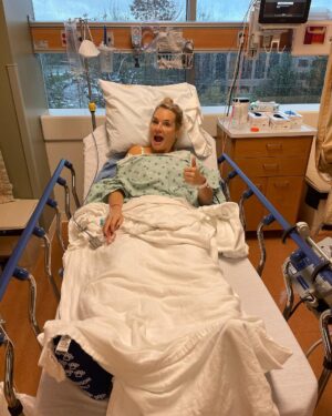 Meaghan B. Murphy Instagram - What a difference a year makes: From hospital bed 🛌 to Bar Method 💪🏽⚡️ I'm so excited to celebrate 🎉 my recovery from a preventative double mastectomy + reconstruction 🦖w/ a very special day. I'm headed to the headquarters of Lilly Pulitzer to meet with the CEO + give the corporate team a fully charged 🔋pep talk on the brilliance of resilience, followed by a book 📕 signing at a flagship store. Peep 👀 my stories! I have a REALLY cute dress. 💗

#previvor #breastcancerawareness #breastcancerawarenessmonth #lillypulitzer #healing #resilence