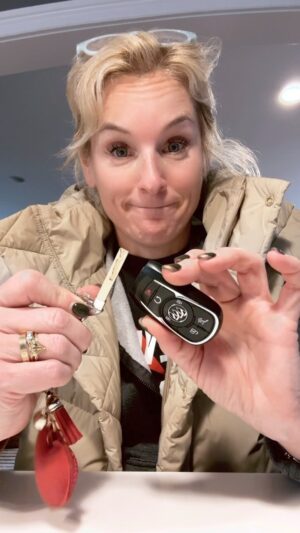 Meaghan B. Murphy Instagram - You learn something every day 🤦🏼‍♀️

#cartrouble #remotekey #buick #momstaxi #cars #car #carkey