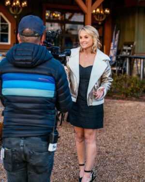 Meaghan B. Murphy Instagram - Making predictions: 2024 is going to be golden 🥂 🤩 Until then I’m taking a much-needed time out. See ya in January 🎉 What are you looking forward to in the new year?! 

Glam 💄 @cristyguy 
📸 @sharonmariewright 
📺 @verylocal @hearsttv 

#kansas #kansascitykansas #verylocal #newyear #newyears #goals