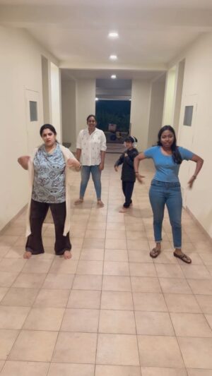 Meera Krishna, Meera Siva Instagram - Our version of mamadhura 😁😁

#instagood #instalike #instadaily #instagram #ins#reelsinstagram #trendingreels #instareels #instareelsindia❤️