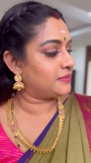 Meera Krishna, Meera Siva Instagram - Tqsm for the beautiful flowers 🌹 
So neatly arranged and good finishing @shijus_flowers 

#karthigaideepamserial #instareels #reels #insta #instavideo #instapromotion #instadaily #instaupload #instalike #video #instareelsindia❤️