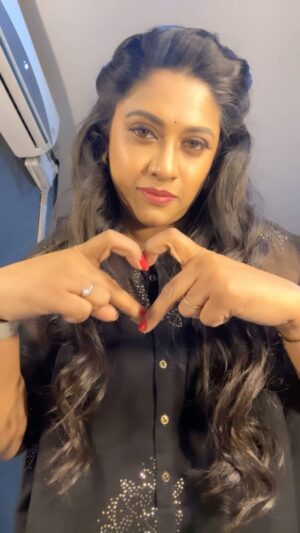 Meera Krishna, Meera Siva Instagram - A very quick reel without learning the hook step properly 😁🤭
Recent fav song ✨

#insta #reels #reelsinstagram #reelsinsta #réel #reelexplore #reelslovers #instadaily #instalike #instagram #instamood #instareels #instareelsindia❤️