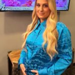 Meghan Trainor Instagram - Still can’t believe I’m a mama of 2 celebrating Mother’s Day with @iamjhud for The Mother’s Day Special on @jenniferhudsonshow 🥹💖 Thank you queen for the cutest gifts ever! Hope every superwoman mama has the best day ever tomorrow! Happy Mother’s Day to my loving mama @kelliatrainor and all the other amazing mamas out there!💐 #Dearfuturemama #31weekspregnant