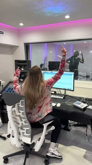Meghan Trainor Instagram - HANDS ON ME!!! OCTOBER 13th!! WITH MY FAV @jasonderulo 🎤🥳🎧 #handsonme