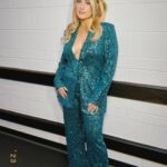 Meghan Trainor Instagram - 20 week pregnancy update: 1. Crazy round ligament pain 2. Performing #MadeYouLook on @australianidol tomorrow night 3. Constipated af 😘💙 wish me luck🤪 #20weekspregnant #roundligamentpain