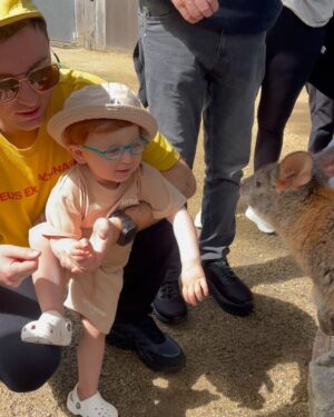 Meghan Trainor Instagram - Best day ever at the @tarongazoo 🥹🦘💖