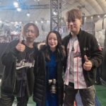 Megumi Han Instagram – ファンフェス16日目（ ）

日々の余韻の中で、まだあの日に帰ることのできる、心の記憶よ。

⌘＿＿＿＿＿＿＿＿＿＿＿＿＿＿＿＿＿＿＿＿

①未だ見ぬレポリットと！！

かわいいねぇ！！

どんな物語が待ち受けているのか楽しみです。

いまエモートのレポリットダンスがホットだけれど、私がそのエモートを習得するのは、いつになるだろう。（遠い目）

夏までにはと思っているけれど、みんな、そのときは受け入れてくれよな・・・！！

￣￣￣￣￣￣￣￣￣￣￣￣￣￣￣￣￣￣￣￣⌘

②前廣和豊さんと！！

FF16のクリエイティブディレクターである前廣さん。

収録の度に、大変お世話になりました。

また、FF14では「蒼天のイシュガルド」のメインシナリオライター。

ちょうどこのときパッチ3.0（蒼天の大きな一区切り）までをクリアしてからの登壇したのですが、皆さんの言う「教皇庁のやばさ」を見事に喰らった後だったので、情緒が掻き乱されておりましたが、3.3、3.4とクリアした今、また、やられました。

いまは、フレンドさんに教えて頂いた「蒼天秘話」を読み進めているところで、また、視界を熱く滲ませております。

クリスタルを巡る探求の旅を、ありがとうございます。

⌘＿＿＿＿＿＿＿＿＿＿＿＿＿＿＿＿＿＿＿＿

③高井浩さんと前廣和豊さん！！

大好きな野犬の群れ本部のお二人です！！

新春麻雀大会のステージには、FF16でお世話になった皆さんがいらっしゃいました！！

宣伝担当されていた方々にも此処でお会いすることができて嬉しかったなぁ。

手始めに、ドマ式麻雀、覚えるかぁ…💭🀄️

￣￣￣￣￣￣￣￣￣￣￣￣￣￣￣￣￣￣￣￣⌘

④前廣和豊さんと松野泰己さん！

見守ることで楽しんできたFFの世界でしたが、初めて自分自身で歩み、物語の結末まで到達する事ができたタイトル。

『ファイナルファンタジータクティクス　獅子戦争』

このお二人にお会いすると、そのときの旅の記憶が蘇ります。
重厚な物語とエンディングの衝撃は、今でも忘れられません。
FF16にも何処か、その遺伝子を感じました。

やっぱり、ドマ式麻雀（以下略）

￣￣￣￣￣￣￣￣￣￣￣￣￣￣￣￣￣￣￣￣⌘

⑤モルボルさんこと室内俊夫さん。

FF14の歩みをアーカイブなどで振り返る中で、このお方にも、本作をはじめるきっかけと楽しさを教わっておりました。

（御本人を前に伝えられなかった…）

いつも真摯にヒカセンたちと向き合って下さって、本当にありがとうございます。

￣￣￣￣￣￣￣￣￣￣￣￣￣￣￣￣￣￣￣￣⌘

#FF14 #FINALFANTASYXIV
#FF16 #FINALFANTASYXVI
#FFXIVFanFast 2024
#FF14ファンフェス 東京ドーム