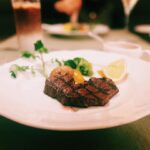 Megumi Han Instagram - 年 を 越 す パ ス タ この数年で我が家の恒例となった年越しパスタ。 大晦日になった瞬間に頂くのです。 今年もジャストタイムで頂きました。 ありがとうございます。 このお店は27年来のご縁が集う場所なのです。 あのとき小学生だった私も働くようになって こうして母と一緒に美味しいものを。 本当に幸せな事だと、年の瀬に噛み締めます。 いただきます。 ごちそうさまでした。 今年も感謝して。 #母 と過ごす #大晦日 #年越し蕎麦 ならぬ #年越しパスタ