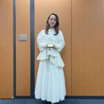 Megumi Han Instagram - 🤍 🤍 🤍 この日のスタイリングは、久芳俊夫さんにお願い致しました！！ ヘアメイクは、今年も一年中、ずっとお世話になり続けました、hijiriさん！！ #shirts ... @united_tokyo #bustier ... @shiroma_official #skirt ... @narcissus___official 久芳さんとは『手裏剣戦隊ニンニンジャー』に携わらせて頂いたときに、ご自身の特撮コラムで対談させて頂いたときに、初めてご一緒させて頂いたのがご縁で、その後も『DEVILMAN crybaby』など数々の作品でアパレルなどのコラボをして下さっていたりしていました！ hijiriさんとは『HUNTER× HUNTER』のもと、ゆずさんと「流れ星キラリ」のレコーディングでご一緒させて頂いたときからのご縁で、ずっとヘアメイクを担当して頂いているのです。数々の作品の、様々な場面に、いつも寄り添い歩んで下さる素敵な方です。 今年の仕事納めをありがとうございました！！