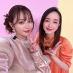 Megumi Han Instagram - 🩷 す　き　ぴ 🧡 プリコネフェスタ2024にて、ネネカ役の井口裕香さんと！ ネネカとはノウェムの頃から一緒！ ねぇ！ かわいい！ すき！ お芝居も、お歌も、トークも、パフォーマンスも、人柄も、本当に好き！ そして、ビジュが、良すぎる。 ご自身の弛まぬ研鑽が、すべてに表れているなと思うんです。 本当に素敵なお方だなと。 連絡先も交換しちゃったよ。 へへへ。 すき。 この日、ゆかさんがいてくれたから、私はありのまま自由でいられた…。 ⌘＿＿＿＿＿＿＿＿＿＿＿＿＿＿＿＿＿＿＿＿ ネネカとムイミが歌った『Brand New Sunrise』。 この曲は、コロナ禍が始まった年の冬に届けられた曲。 -光れ！ Brand New Sunrise 新しい陽で 世界と君よ　輝け - 「どんなときも明けない夜はない、新しい陽で皆が輝けるように」 そんな想いを込めた大切な曲なので。 今回、改めて届けることができた、キャラライブとして、新たな形で。 それをゆかさんと見届けることができて、私しゃあ、倖せでした😌💭🩷🧡 もちろん、オクトーのサプライズ参加もね…🤭💙