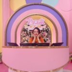 Megumi Han Instagram - 『プリンセスコネクト！Re:Dive』2024ファンフェスタ プリコネフェスタ2024ご視聴ありがとうございました！ プリコネRも今年で6周年！ おめでとうございます！ 前作から考えると、約10年ほどのお付き合いに。 ノウェムとして、ムイミとして、長いこと一緒に戦ってきたんだなぁ。 主人公役の阿部敦さんが「ムイミは、プリコネの裏主人公だと思う」って言って下さったことが、すごく印象的で。 それって、ものすごく恐縮なことなんですけど、それ以上に、なんて有難くて光栄なことなんだろうと思ったんですね。 ムイミは、誰もがあの日々を忘れてしまったところから、一人記憶を持ったまま、この世界を渡り歩いてきたから。 昨年のムイミに訪れた5周年ストーリーイベント「リベレイト・ジ・エデン いつかまた会う未来で」の出会いと再会、星6才能開花のクエストで明かされた過去、そして、今回の6周年を迎えて公開された「I Wish　握りしめるこの手を」のストーリーに隠された繋がりが、これまでの彼女のすべてだったなぁって思ったんですね。　 だから、もしかしたら、彼女の戦いは、一度、大きな区切りを迎えたんじゃないかなぁって。 もちろん、まだまだやらなくちゃいけないこと、いっぱいあるんですけどね！！ - いくぞ未来のために いつだって未来のために戦い続けてきたムイミ。 オクトーと共に大悪党になるべく、大悪党なりの正義を振り翳して、この世界に蔓延るものを薙ぎ払ってきた。 いまは、相棒であるオクトーと離れ離れになってしまったけれど、このさきに訪れる未来を信じて。 明るくて、快活で、恐れ知らずの肉弾頭。 少年漫画の主人公のようなムイミだけど、一歩間違えれば、闇に堕ちてしまうんじゃないかと思わされる、そんな紙一重の危うさも持ち合わせていて… そうさせないためにも、そばにいてくれていたオクトーの存在の有難さと、七冠（セブンクラウンズ）とプリンセスナイトたちの関係性が、本当に、好き。 騎士くんには、いつもごめんねって思うけど（笑） だからこそ、今年のファンフェス、プレイバックの最後は、リベレーターのセリフを残してきました。 「アタシの望む未来、絶対に楽しいに決まってるよな！ もちろんオマエもそこにいろよ！ 約束だからな！」 現実、色んなことがあるけれど、彼女たちのいる未来に"オマエ"がいて欲しくて。 10年後も、その先も、君と繋がること、その喜びを分かち合えるように。 それじゃあ、いつかまた会う未来で。 ってね！！ ⌘＿＿＿＿＿＿＿＿＿＿＿＿＿＿＿＿＿＿＿＿ すべての出番を終えた後、控え室のある廊下で、オクトー役の子安さんのお祝いコメント、ちゃんと聞き届けました。 声聞くと泣きそうになるんですよね。やーねー。 ￣￣￣￣￣￣￣￣￣￣￣￣￣￣￣￣￣￣￣￣⌘ 会えないと思ってたユイ役の種田梨沙さんに すれ違いざま会えたの嬉しかった。 たねちゃん、元気そうでよかったぁ。 ⌘＿＿＿＿＿＿＿＿＿＿＿＿＿＿＿＿＿＿＿＿ 七冠まわりで、なんとも幸せな巡り合わせがあったので、それはまた別の投稿で🤭 ￣￣￣￣￣￣￣￣￣￣￣￣￣￣￣￣￣￣￣￣⌘ Cygamesさんのコンテンツは、本当にユーザーさんのことが羨ましくなるくらい、贅沢な機会を設けて、提供して下さいますよね。 ユーザーの皆さんがいてくださるからこその、感謝ともてなしの気持ちというか。 すごいなぁって。（語彙力） 一ユーザーではもちろんあるんだけど、一キャストでもあるから、そっちの潘めぐみは、羨望の眼差しを向けながら、そう思うわけです。 この日も、ファンフェスを届けるために、本当に沢山の関係者の方々がカメラの向こう側にいらしてね。 ユーザー冥利に、キャスト冥利に尽きるなぁと、改めて感じて。 すべての人々に、心からの労いと感謝を…！！ ￣￣￣￣￣￣￣￣￣￣￣￣￣￣￣￣￣￣￣￣⌘ 圧巻のアクスタを綺麗におさめたくて撮影していたら、サテライトのプログラムを終えたスタッフさんが照明当ててくれたよ。 そこ、一番泣きそうになったよ。