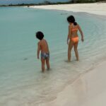 Melani Olivares Instagram - …después de 4 días aquí, por fin salió el sol, no nos importó no tenerlo, porque hicimos como si estuviera… Cuba nos está enamorando , es un paraíso, pero lo mejor es su gente y todo lo que estamos compartiendo con ello@s. Hemos salido desde playa paraíso a playa sirena andando y hemos visto estrellas de mar , cangrejos gigantes , pajarillos y peces de colores… un sueño de vacaciones .. @neoxing @hugo_delross @mohamadfawzigonzalez @rafavillanuevabaena @memoriescayolargo