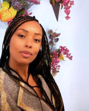 Melanie Liburd Instagram - Hello🧡💛🤍💗