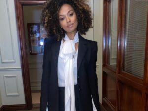 Melanie Liburd Instagram - So who watched episode 206? Also can we just talk about Carrie's looks in this ep! Always fun working with our incredible director @hollywdafricans Writer @fergmeetsworld 
Costume @flfstyle2 Makeup @dgreen6136 @thejaiwilliams Hair @brianbadiehair @cassandraparks.hair