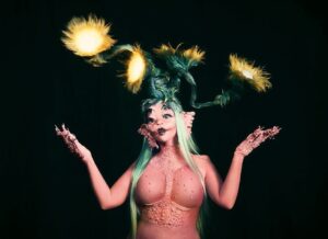 Melanie Martinez Instagram - 𝔱𝔥𝔢𝔶’𝔯𝔢 𝔰𝔞𝔶𝔦𝔫𝔤 𝔪𝔶 𝔫𝔞𝔪𝔢 𝔦𝔫 𝔱𝔥𝔢𝔦𝔯 𝔭𝔯𝔞𝔶𝔢𝔯𝔰 𝔞𝔤𝔞𝔦𝔫
𝔦 𝔣𝔩𝔦𝔠𝔨𝔢𝔯 𝔱𝔥𝔢 𝔩𝔦𝔤𝔥𝔱𝔰 𝔰𝔬 𝔱𝔥𝔢𝔶 𝔲𝔫𝔡𝔢𝔯𝔰𝔱𝔞𝔫𝔡
𝔦 𝔴𝔬𝔫’𝔱 𝔰𝔞𝔶 𝔤𝔬𝔬𝔡𝔟𝔶𝔢, 𝔦’𝔪 𝔯𝔦𝔤𝔥𝔱 𝔟𝔶 𝔶𝔬𝔲𝔯 𝔰𝔦𝔡𝔢 
𝔴𝔢’𝔯𝔢 𝔰𝔠𝔯𝔢𝔞𝔪𝔦𝔫𝔤 𝔞𝔫𝔡 𝔭𝔩𝔢𝔞𝔡𝔦𝔫𝔤
𝔱𝔥𝔦𝔰 𝔰𝔢𝔭𝔞𝔯𝔞𝔱𝔦𝔬𝔫 𝔢𝔫𝔡𝔰