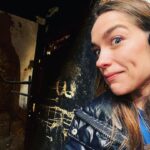 Melanie Scrofano Instagram - Me: Philly, give me a sign that I belong in this city. Philly: Boobs. See you at @fanexpophiladelphia this weekend! Ps for those of you who have not met me, the boob doodle is my go-to doodle. That’s why this is funny. Pps I’m doing an audio tour of the penitentiary - I don’t have 90s taste in headphones. Goodnight then. Eastern State Penitentiary