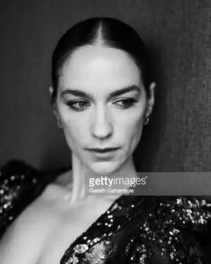Melanie Scrofano Instagram - A #tiff story:
1. I’m so happy to be here!
2. It costs HOW MUCH to remove a watermark?
3. …………….
4. I love watermarks. I was born with a watermark. This watermark is part of my soul. 
Stop staring at my watermark. 

💄 @mar_gordon, retiree and poet
💇‍♀️ @aniyanandybeauty, Silver Lake enthusiast 

#TheEndOfSex #TheBeginningOfWatermarks
@vortexmediainc 
#DoIReallyNeedToTagGettyImagesOr……..
