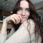 Melanie Scrofano Instagram - Happy Valentines Day! Today I bring her HOME. YYZ—> YYC #wynonnaearp @tubi