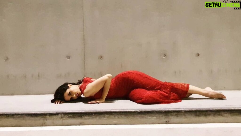 Melina Konti Instagram - "Elegance is the only beauty that never fades" - Audrey Hepburn #reddress #beauty #actress #dancer #passion #elegance #body #lines #figure #dress #art #video #dance #woman #instagood #instadancer #like Stavros Niarchos Foundation Cultural Center