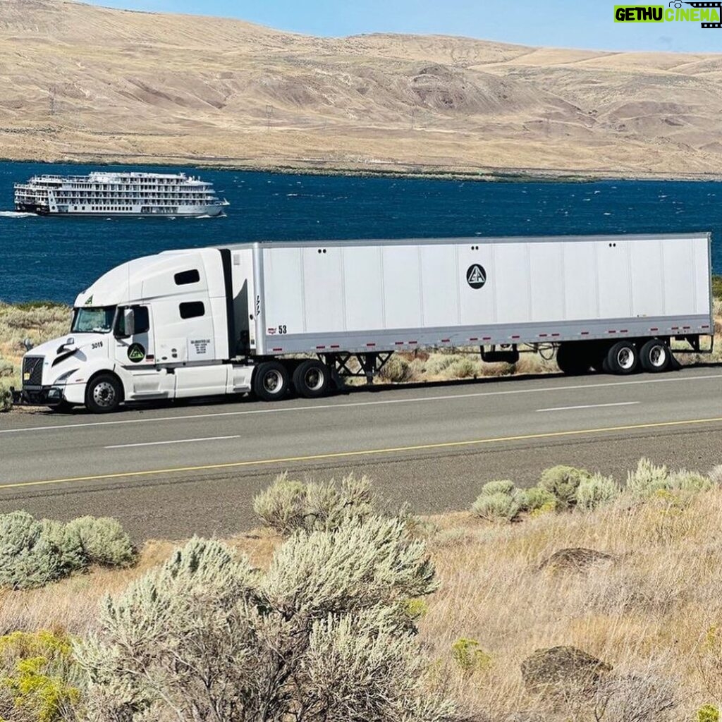 Merab Dvalishvili Instagram - Dear friends, I would like to take a moment to express my gratitude to @galogisticsllc Georgian American transportation company.  They provide freight transportation services and hauling cargo. GA Logistics LLC has a team of experienced professionals who are dedicated to ensuring that their clients’ needs are met. This is a company that supports many people and does a lot of good work.  Thank you for caring! We are stronger Together! 🇺🇸🇬🇪 United States of America