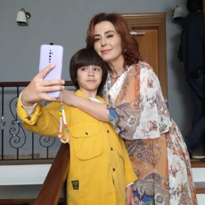 Metehan Parıltı Instagram - Efelerin efesi, anneannesinin bitanesi 🤍✨
@nazan_kesal 
#oğlum #permacanan #efe