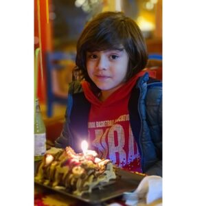 Metehan Parıltı Instagram - Doğum günü çocuğu gibi çek 😜🥳🎂

#metehanparilti #metehanparıltı #çocukoyuncu #kuzgun #kadin #satılmış #afiliask #hamsi #öğretmen #aliörnek #uyanışbüyükselçuklu #selçuk #kin #aslan #mucizedoktor #mehmet #şöhretlerokulu #arabesk #anotherself #cemil #instagram #instagood #likeforlikes #happy #cute #follow #smile #instalike #mpfc #doğumgünüçocuğu