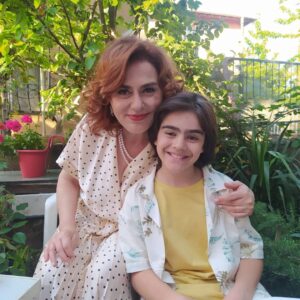 Metehan Parıltı Instagram - Efelerin efesi, anneannesinin bitanesi 🤍✨
@nazan_kesal 
#oğlum #permacanan #efe