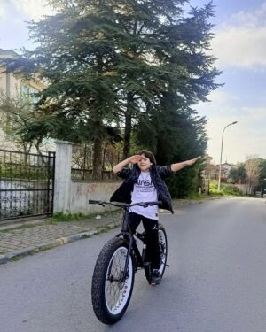 Metehan Parıltı Instagram - Motorsuz bisiklet :)
#fatbike
