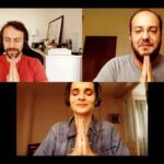 Metin Akdülger Instagram - @terasnoir 'ımızın ikinci doğum günü vesilesiyle yaptığımız bu kahkaha, bağlantı ve sevgi tufanı meditasyonuna kalbimi bırakıyorum. Sizi çok seviyorum @mericaral ve @efetuncer ❤🌲🌳🌺🍃🥂🌪